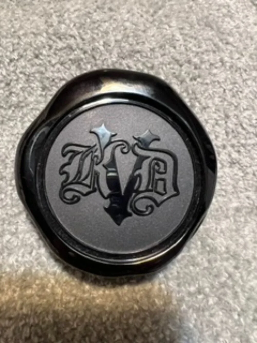 NWOB KVD Lock-it Finishing Powder in Light-Medium - Never used